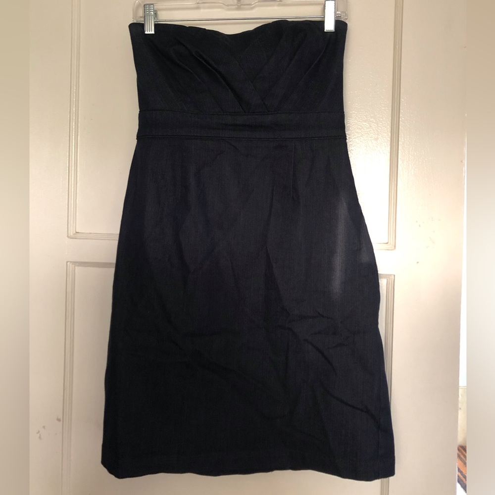 Very cute dark denim strapless dress.